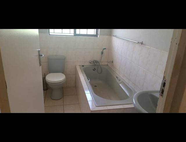 2 BEDROOM HOUSE FOR SALE IN NGWELEZANA